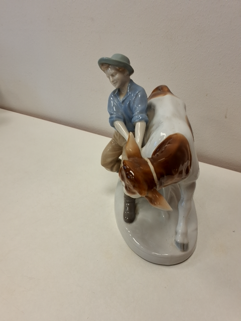Porcelænsfigur Bonde med ko